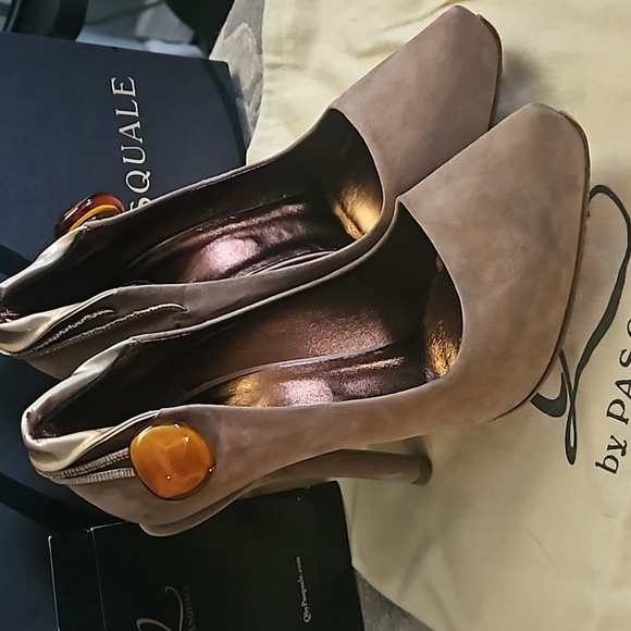 Q by Pasquale Soft Pink Suede Italian made heels size 36 NIB See Description Plz - Picture 10 of 16